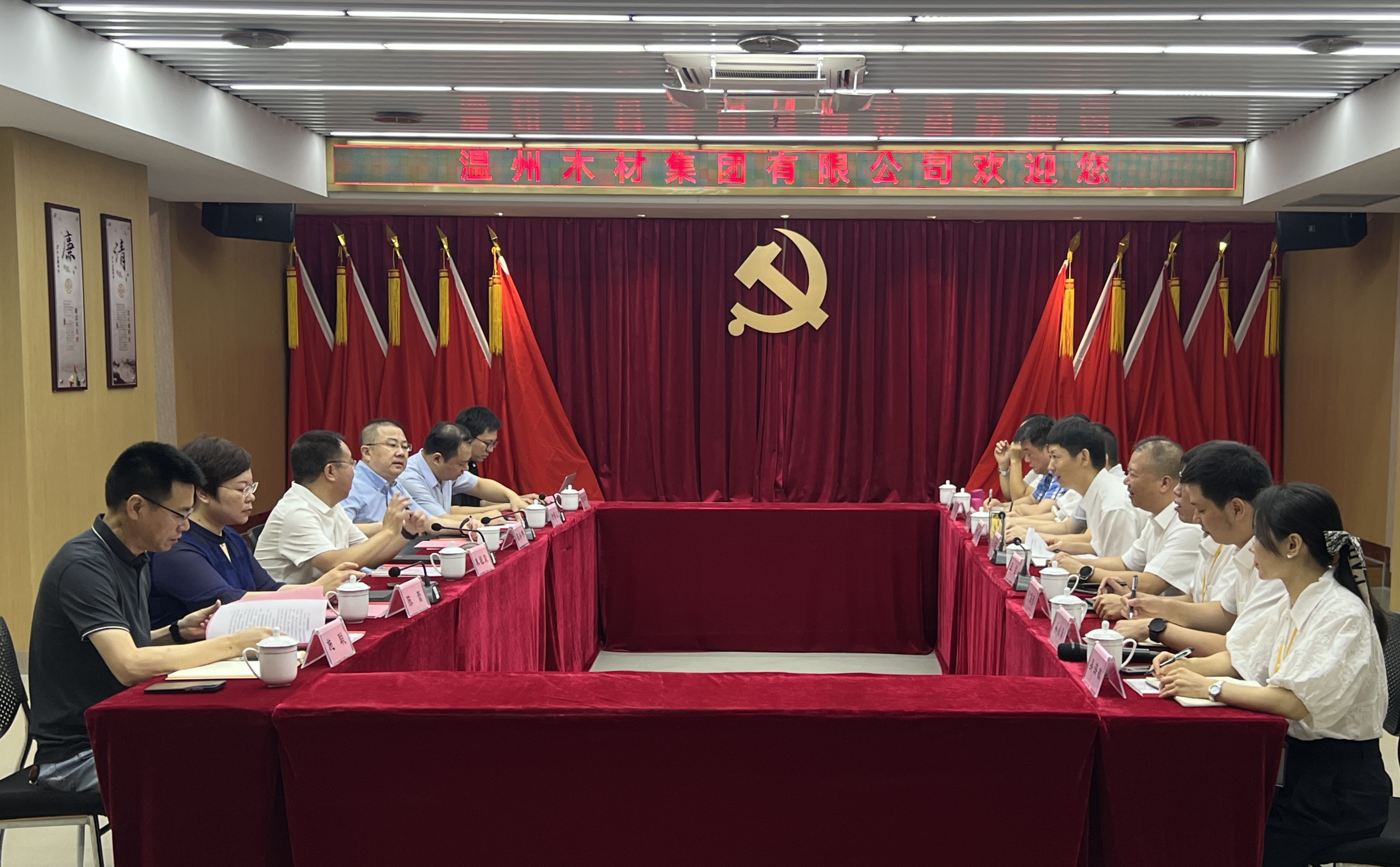 市工業(yè)與能源集團黨委書記、董事長朱祖榮率隊赴面粉公司開展調(diào)研工作