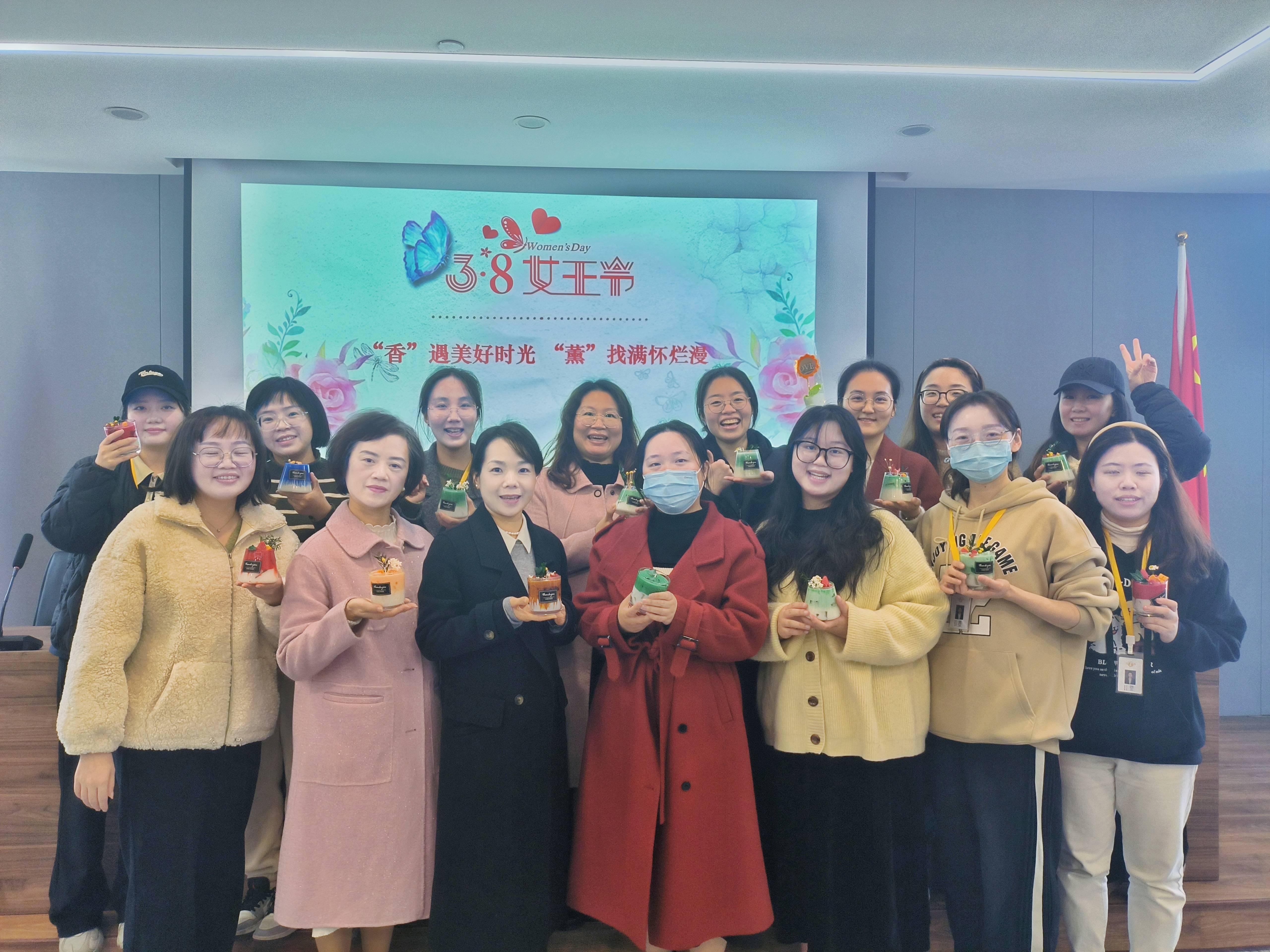 “香”遇美好時光、“薰”找滿懷爛漫丨面粉公司開展三八婦女節(jié)香薰蠟燭手作活動